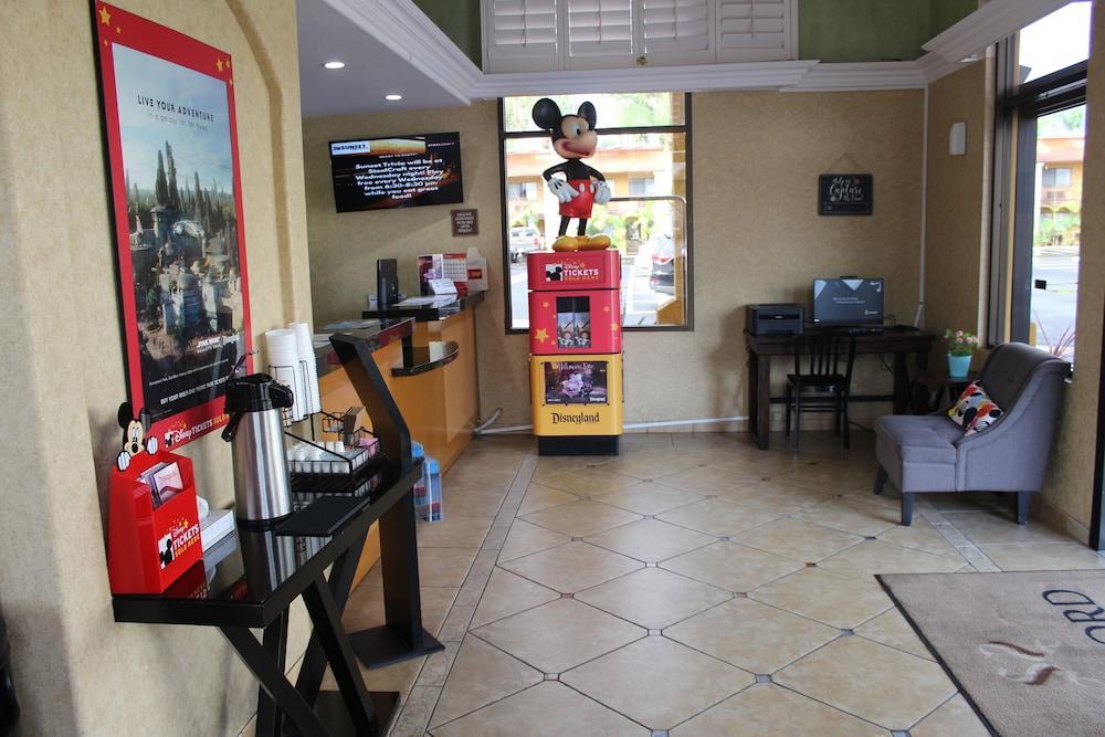 Stanford Inn & Suites Anaheim Exteriér fotografie