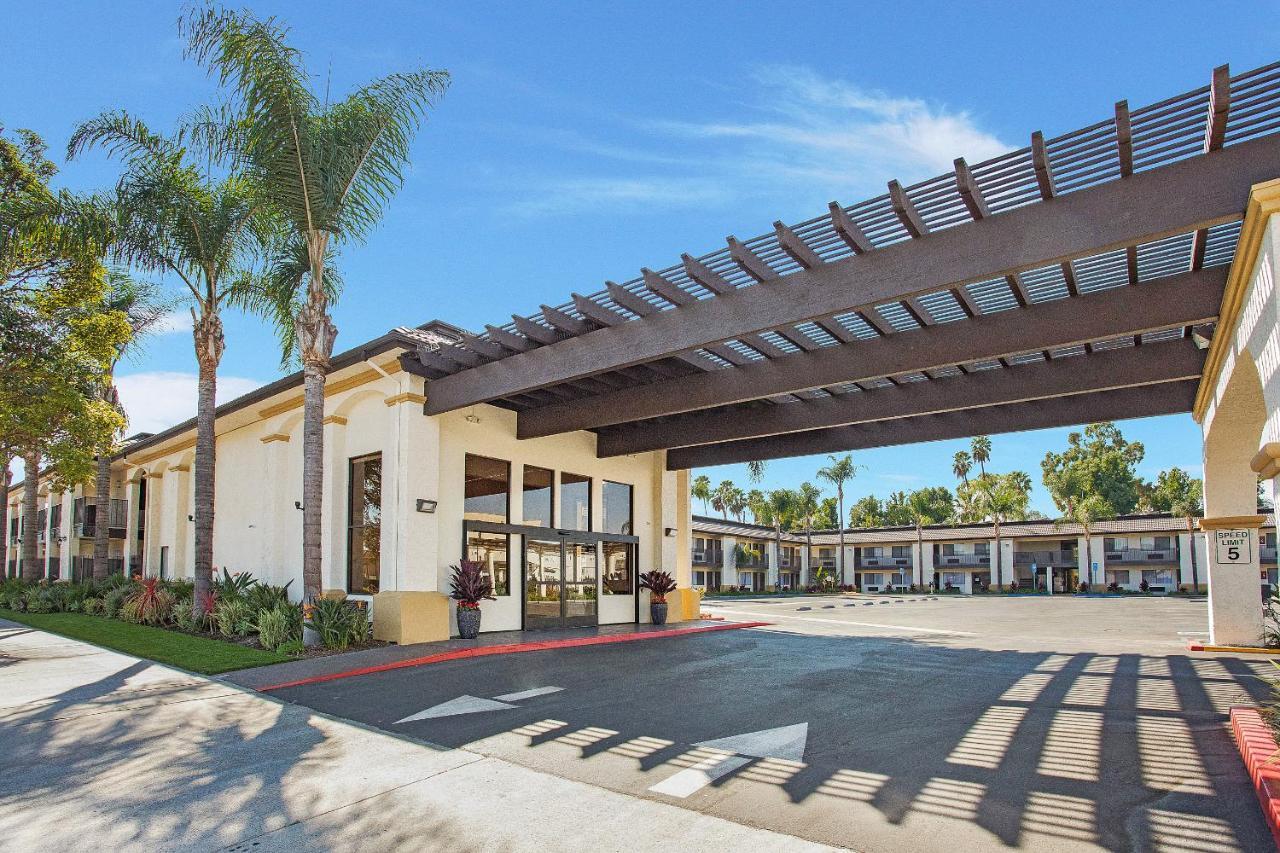 Stanford Inn & Suites Anaheim Exteriér fotografie