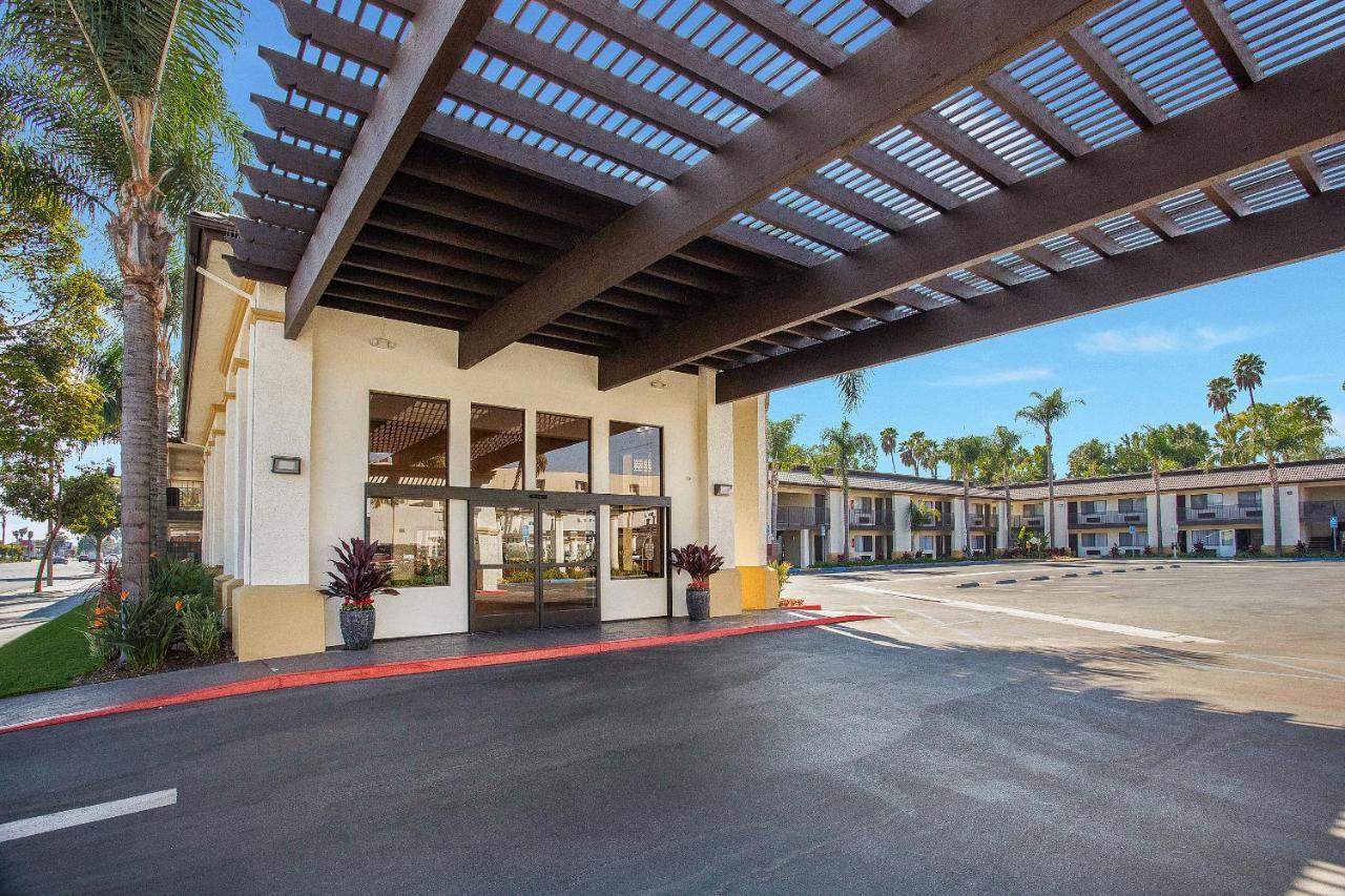 Stanford Inn & Suites Anaheim Exteriér fotografie