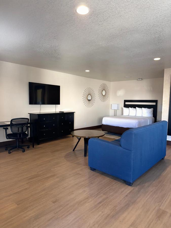 Stanford Inn & Suites Anaheim Exteriér fotografie