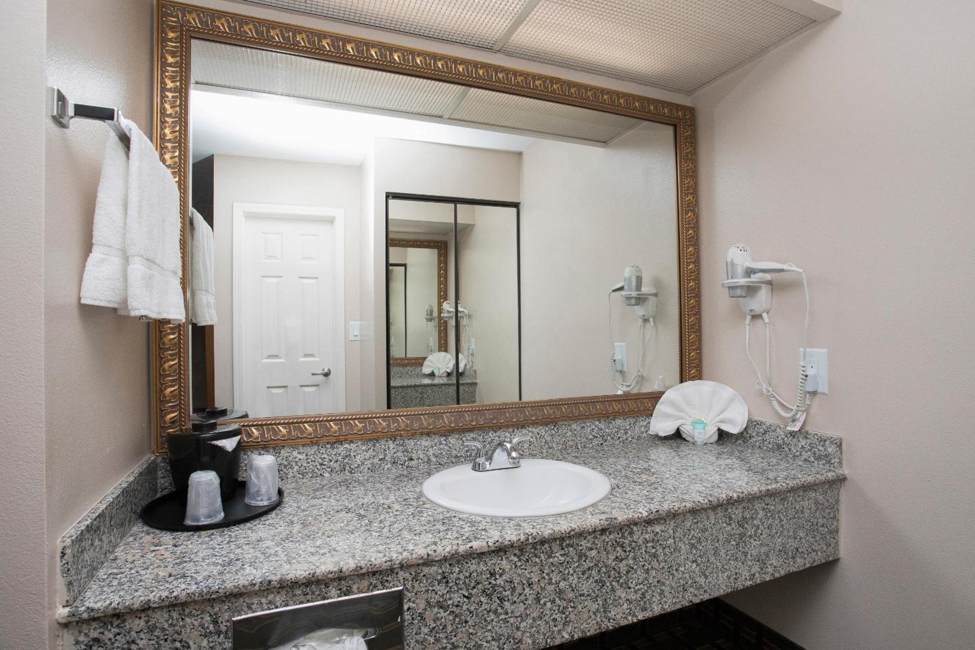 Stanford Inn & Suites Anaheim Exteriér fotografie