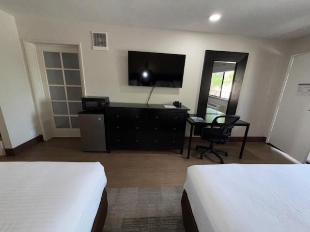 Stanford Inn & Suites Anaheim Exteriér fotografie