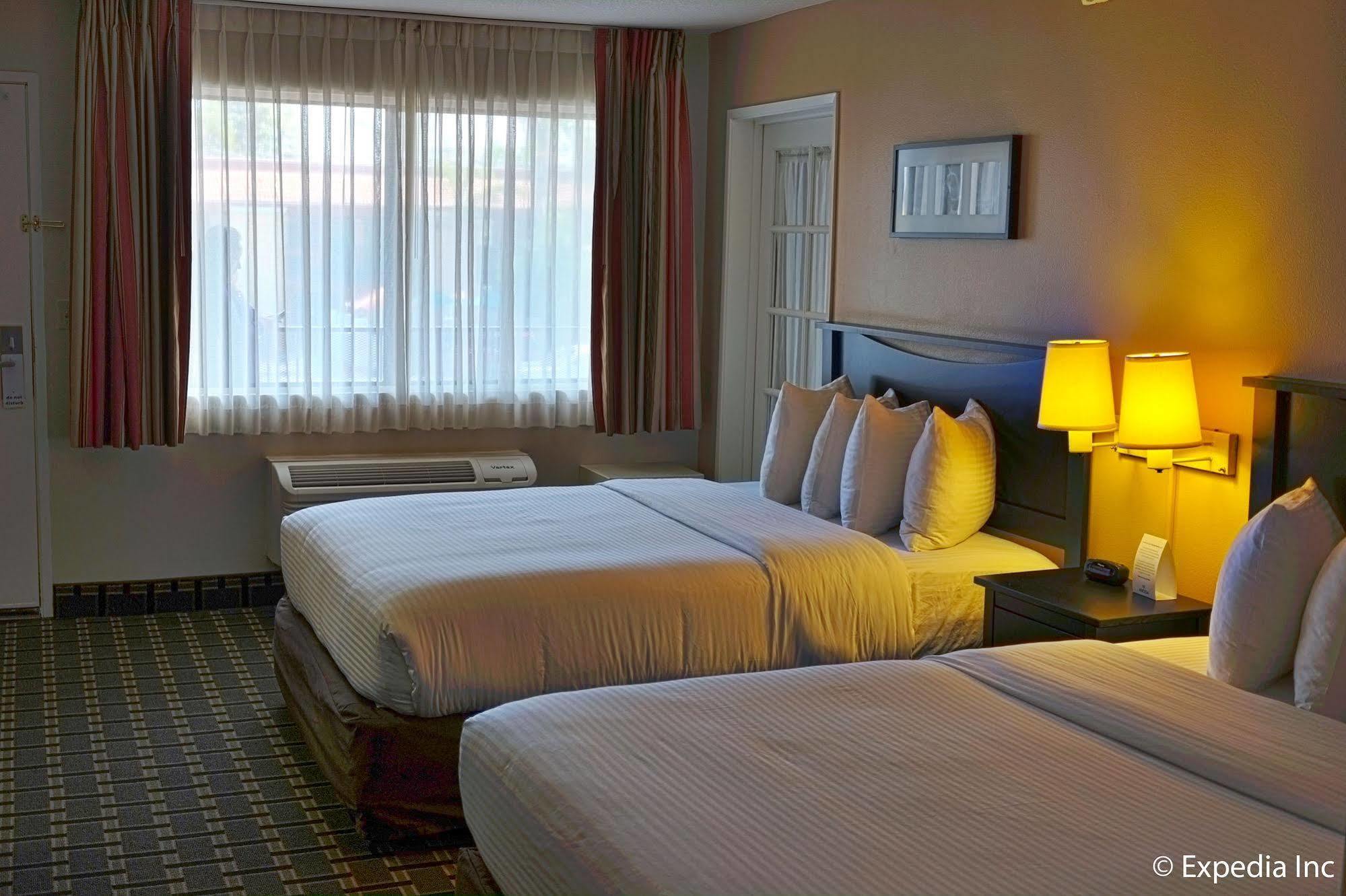 Stanford Inn & Suites Anaheim Exteriér fotografie
