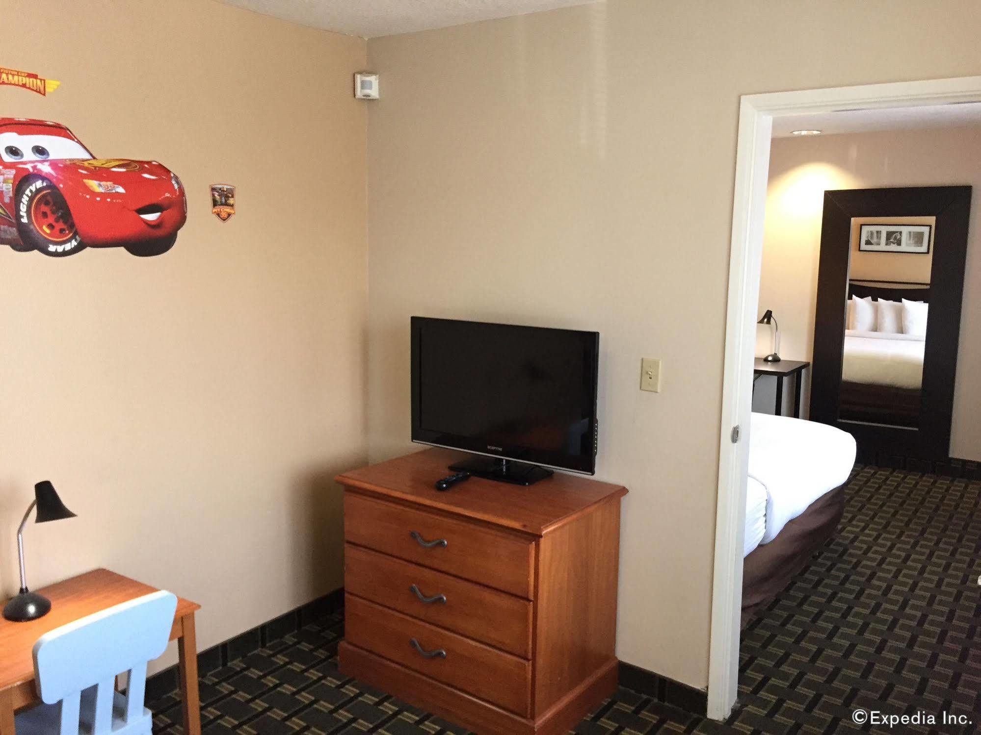 Stanford Inn & Suites Anaheim Exteriér fotografie
