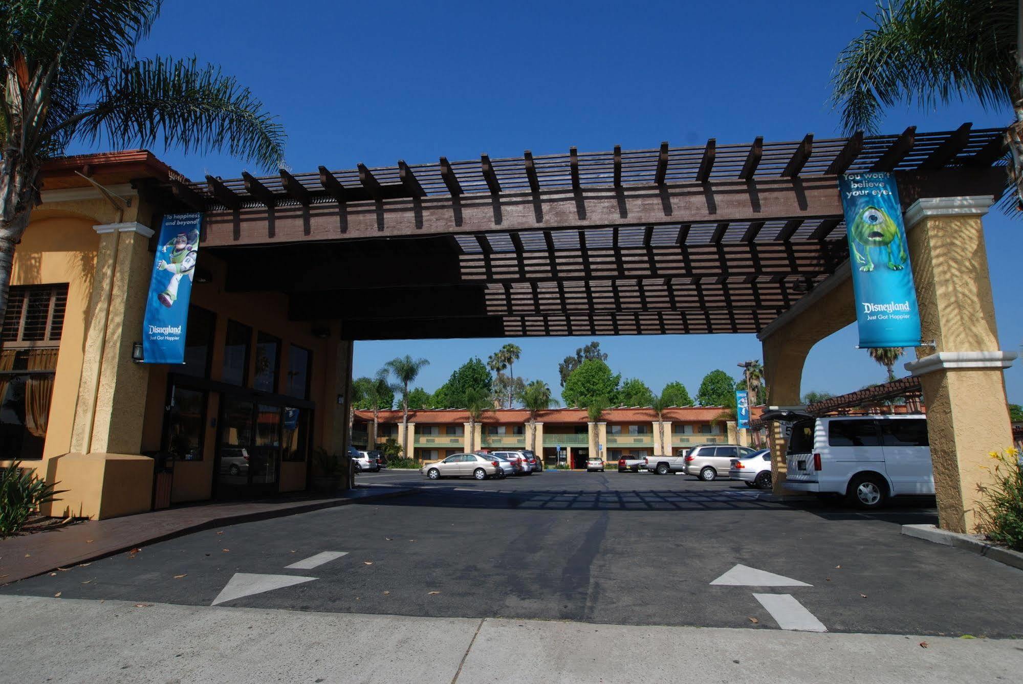 Stanford Inn & Suites Anaheim Exteriér fotografie