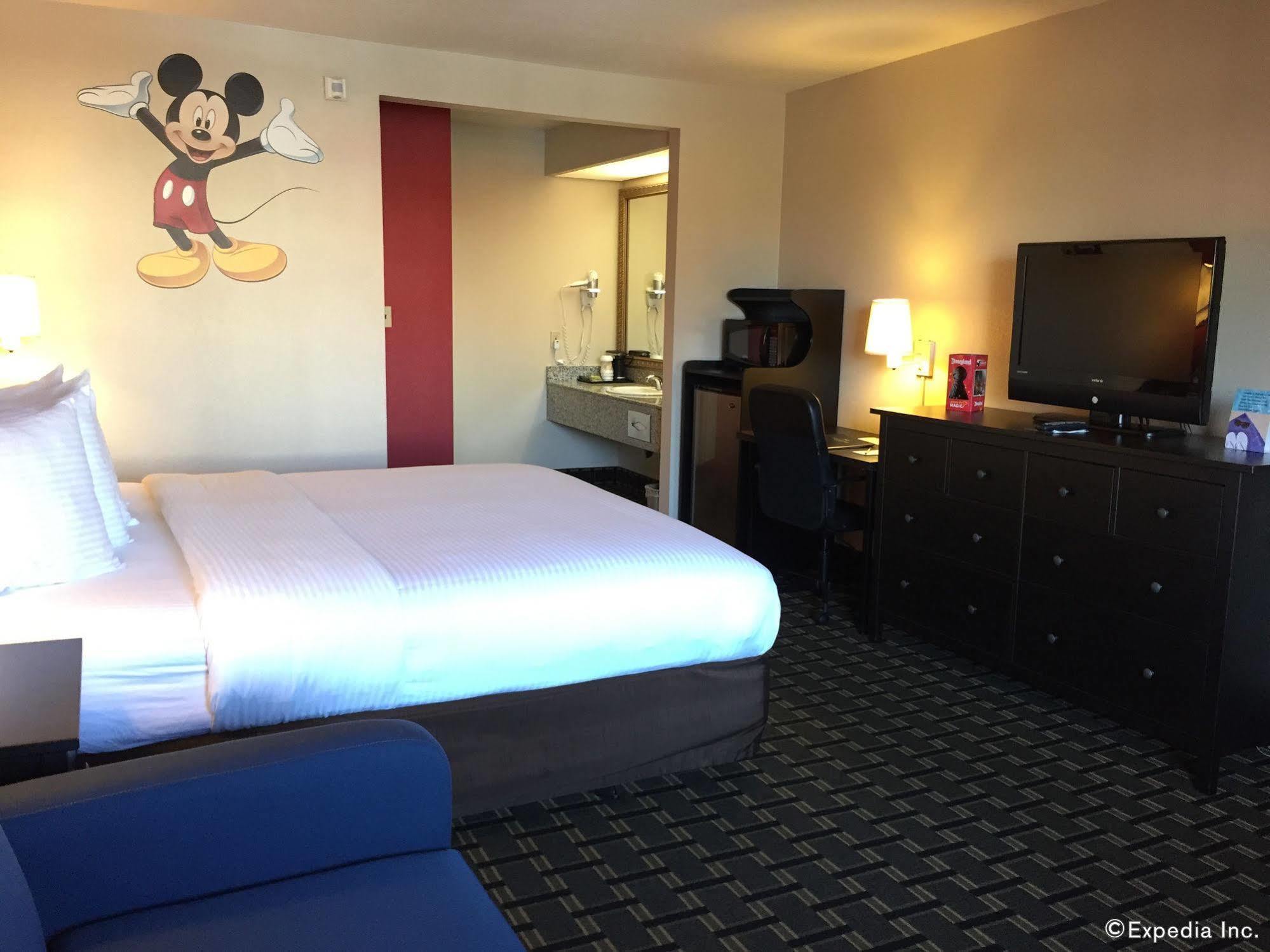 Stanford Inn & Suites Anaheim Exteriér fotografie